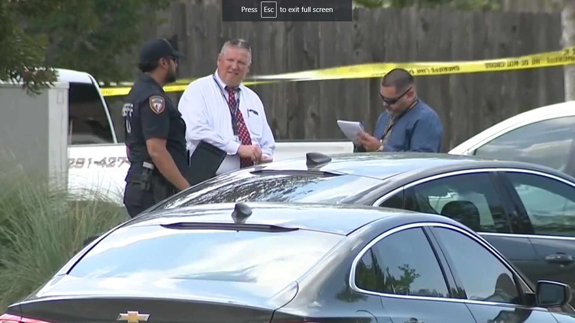 NIÑO MUERE EN AUTO CALIENTE DESPUÉS DE SER DEJADO DENTRO DURANTE HORAS, PADRE SE SUICIDA UNAS HORAS DESPUÉS