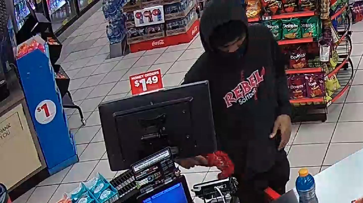 SOSPECHOSO BUSCADO POR ROBO ARMADO EN NEGOCIO