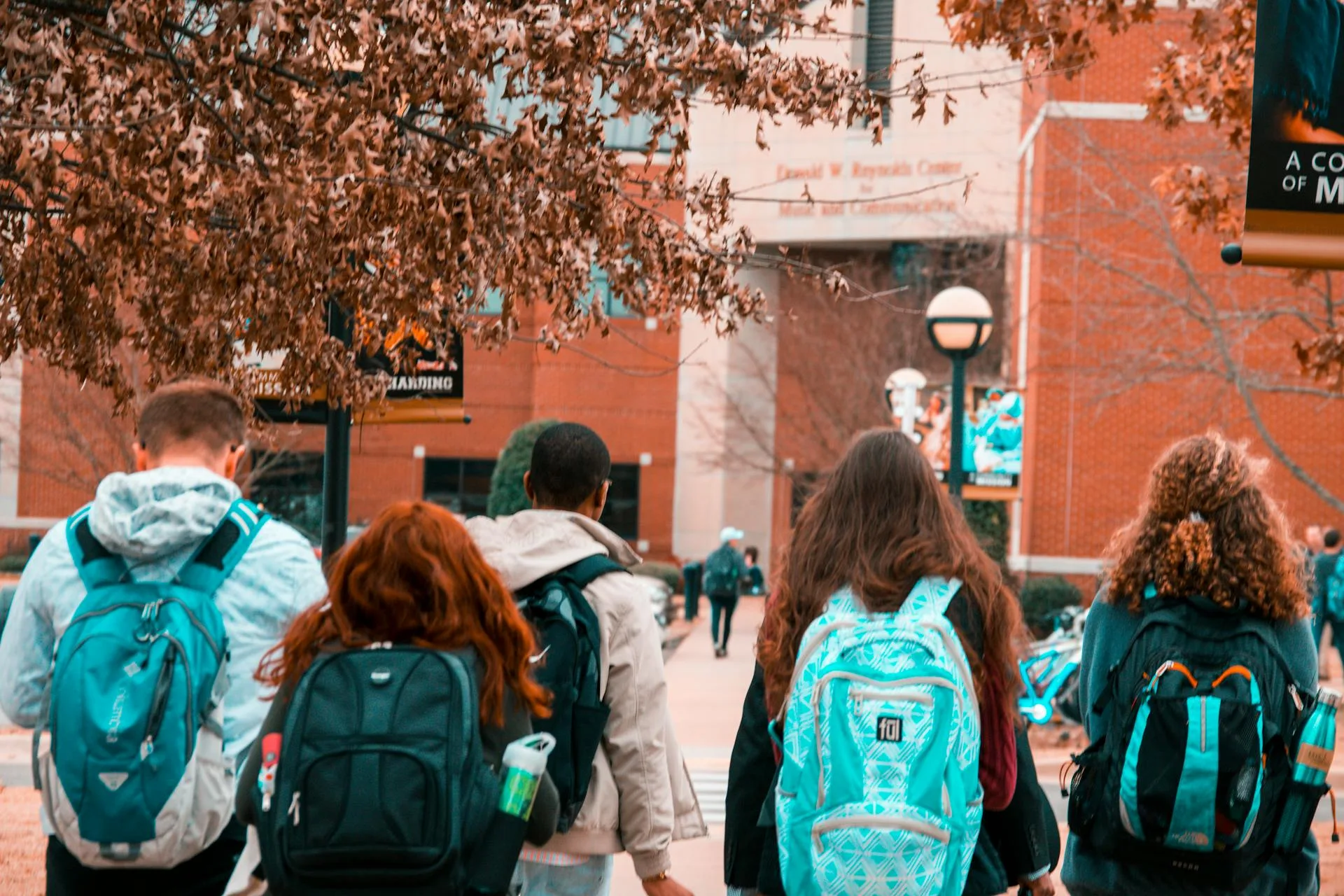 Fiscalía de Caddo Educa a Estudiantes en Academia de Liderazgo