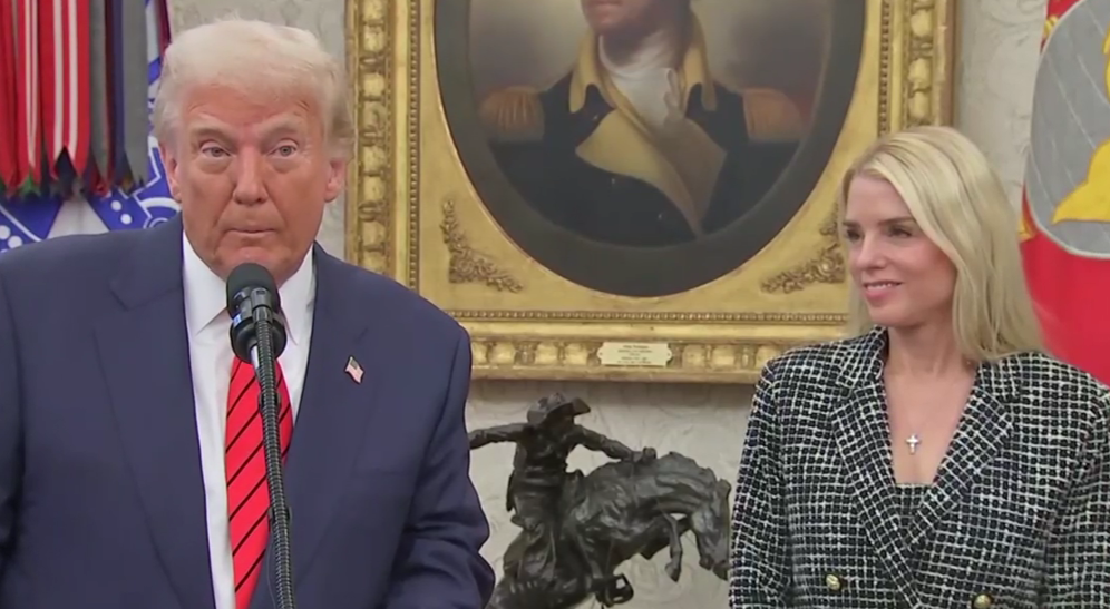 Bondi revisará casos de Trump al asumir como fiscal general